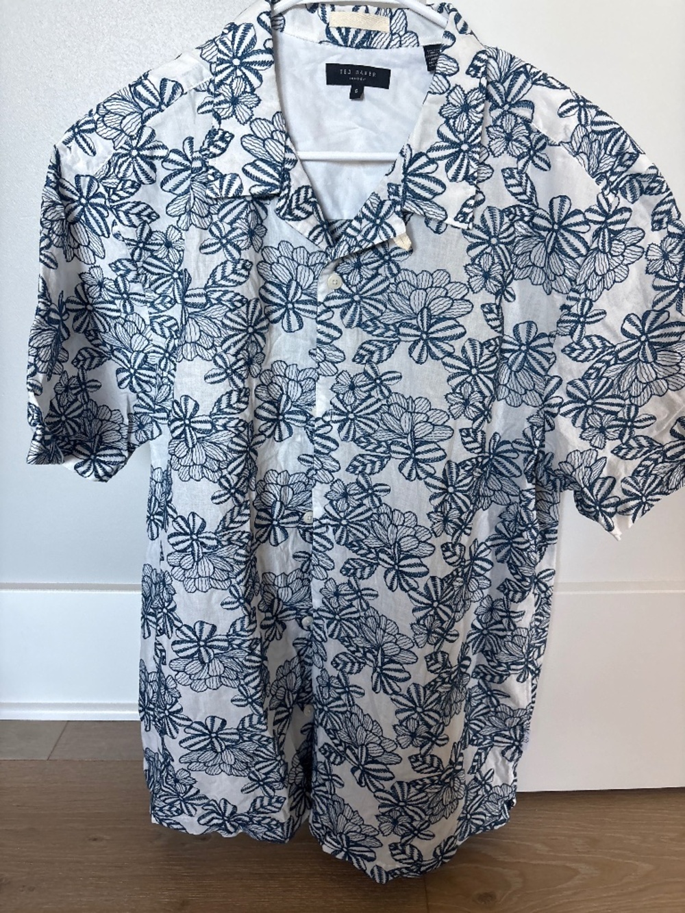 Ten Baker size 6 shirt